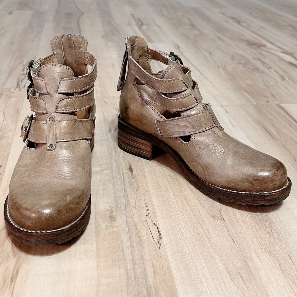Dromedaris Kelsy short summer ankle boots in a pearl leather Size 38/8